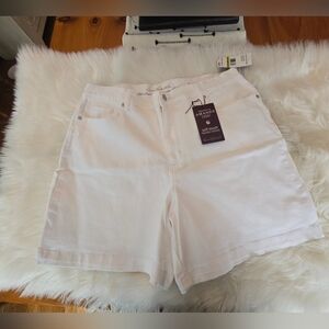 NWT Gloria Vanderbilt Classic White Denim Shorts Size 14